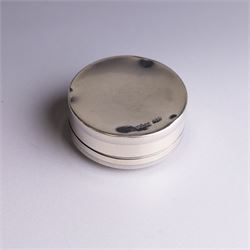 1920s silver lidded box, of circular form with engine turned decoration, hallmarked Stokes & Ireland Ltd, Chester 1920, together with a pair of Victorian silver sugar nips, hallmarked George Unite, Birmingham 1870, and a Victorian silver vesta case, box D5.5cm
