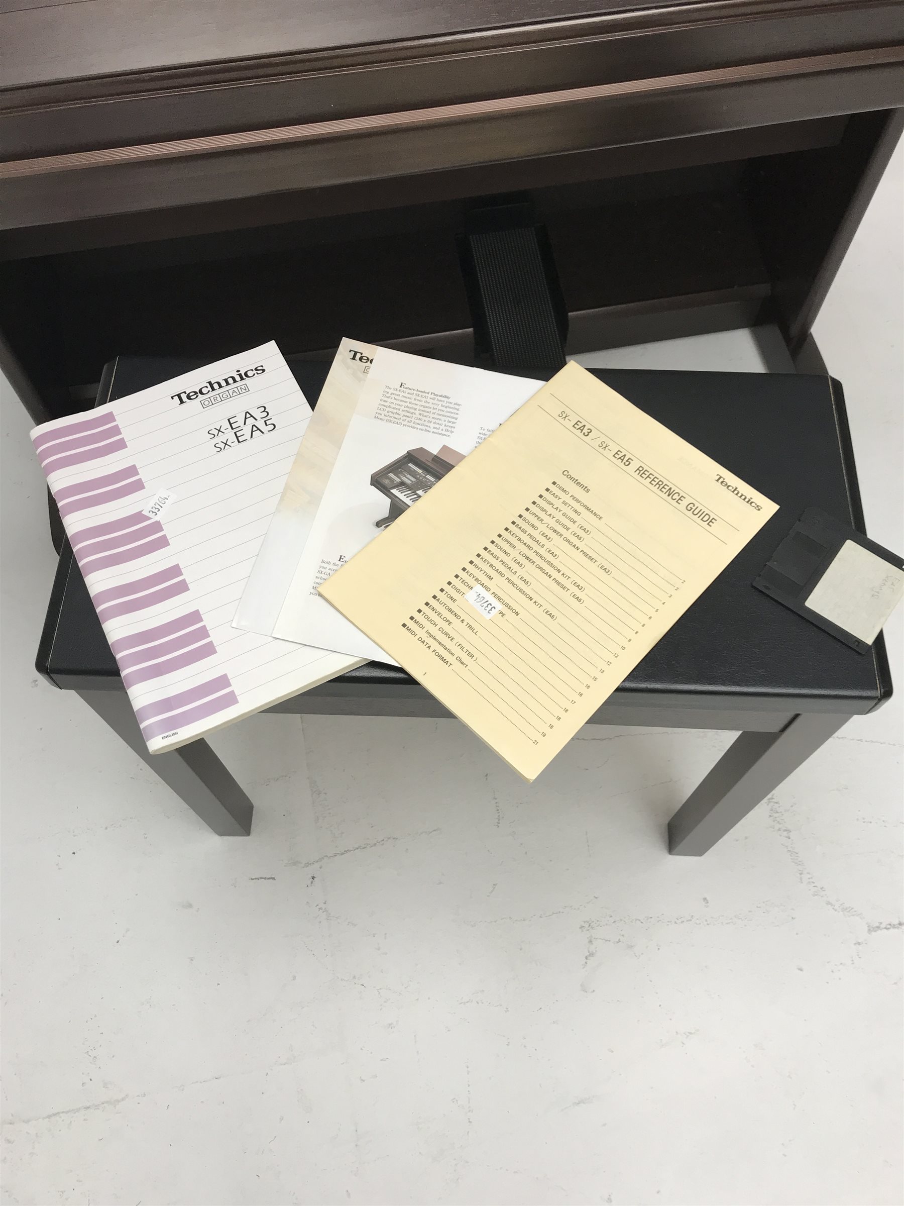 Technics SX-EA5 electric organ and stool