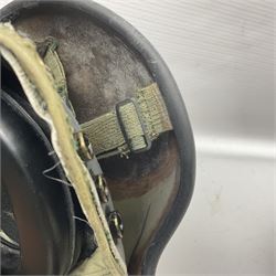 Silver grey SPH-4B Flight Helmet as used by helicopter pilots in the USAF and US Army in the 1990s; made of epoxy resin reinforced fibreglass; fitted with clear and tinted visors and complete with an M-87A/AIC boom mike; original condition and bench tested.