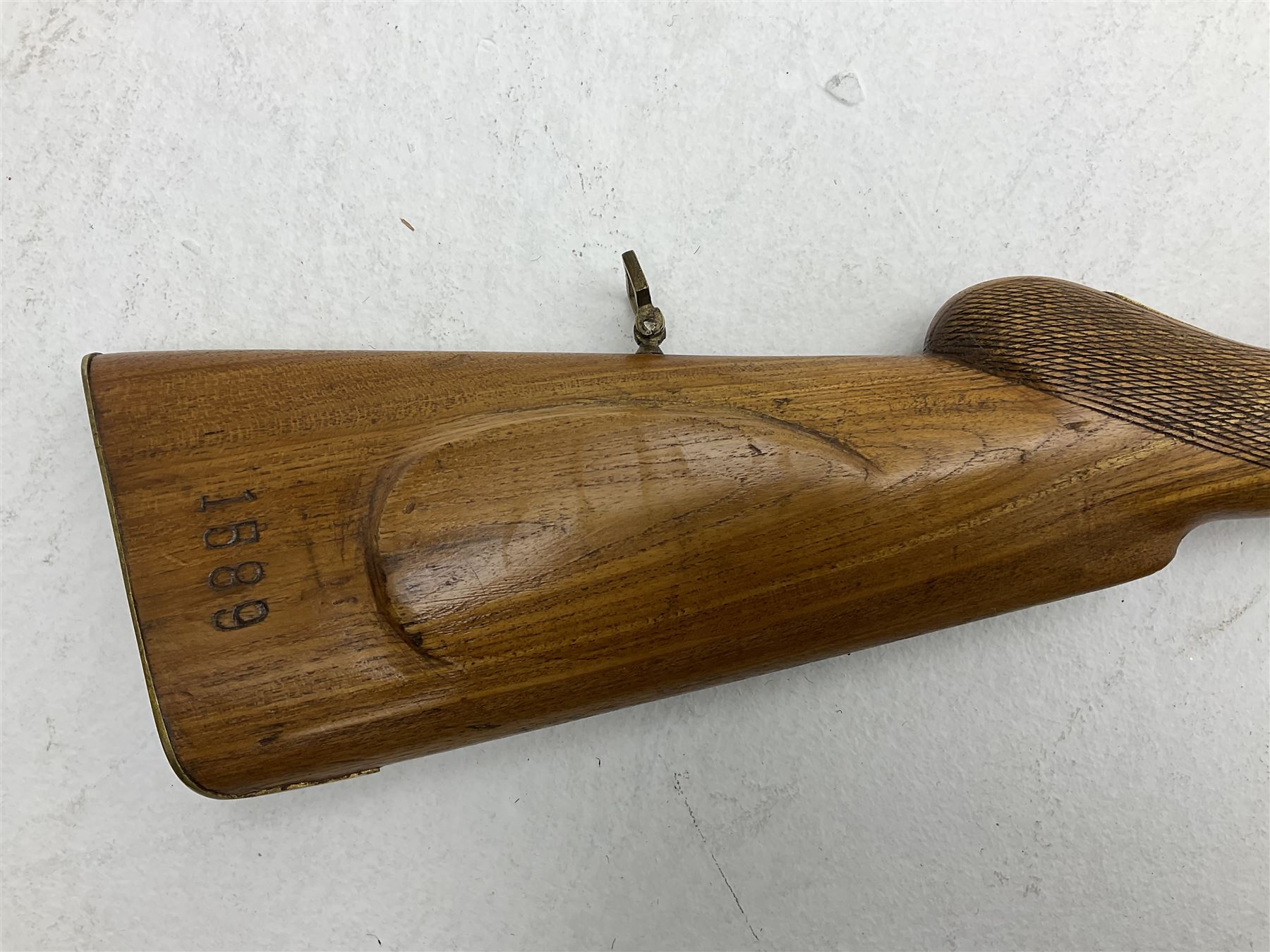 20th century Indian percussion musket, the 81cm octagonal barrel with under rib and ramrod, brass fittings including front and rear swivels, oak half stock with cheek piece and chequered pistol grip stamped 1589 L124.5cm overall