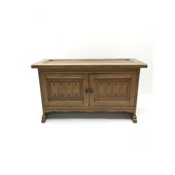 Early 20th century oak box cupboard with hinged top, carved linen fold detailing