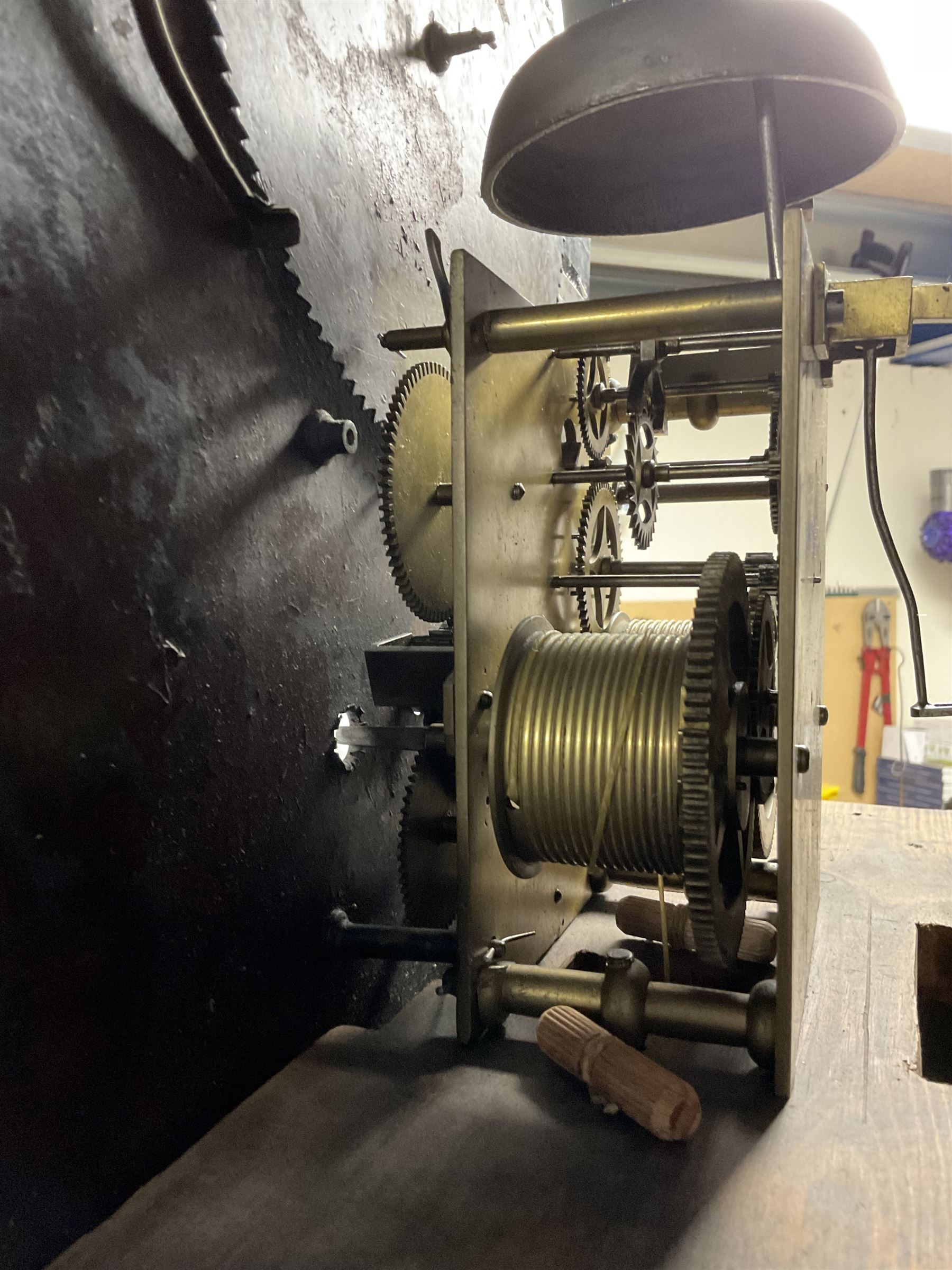 William Underhill of Newport (Shropshire) - Early 19th century mahogany longcase clock c1820,  with a swans necked pediment and inlaid paterae, break arch hood door flanked by reeded pilasters with Corinthian capitals, trunk with quarter columns and a wavy topped door, square plinth with inlay raised on a shaped plinth, painted dial with floral spandrels and moon phase disc to the arch, Arabic numerals and matching steel hands with subsidiary date and seconds hand, dial pinned directly to an 8-day rack striking movement, sounding the hours on a cast bell. With pendulum, weights and key.