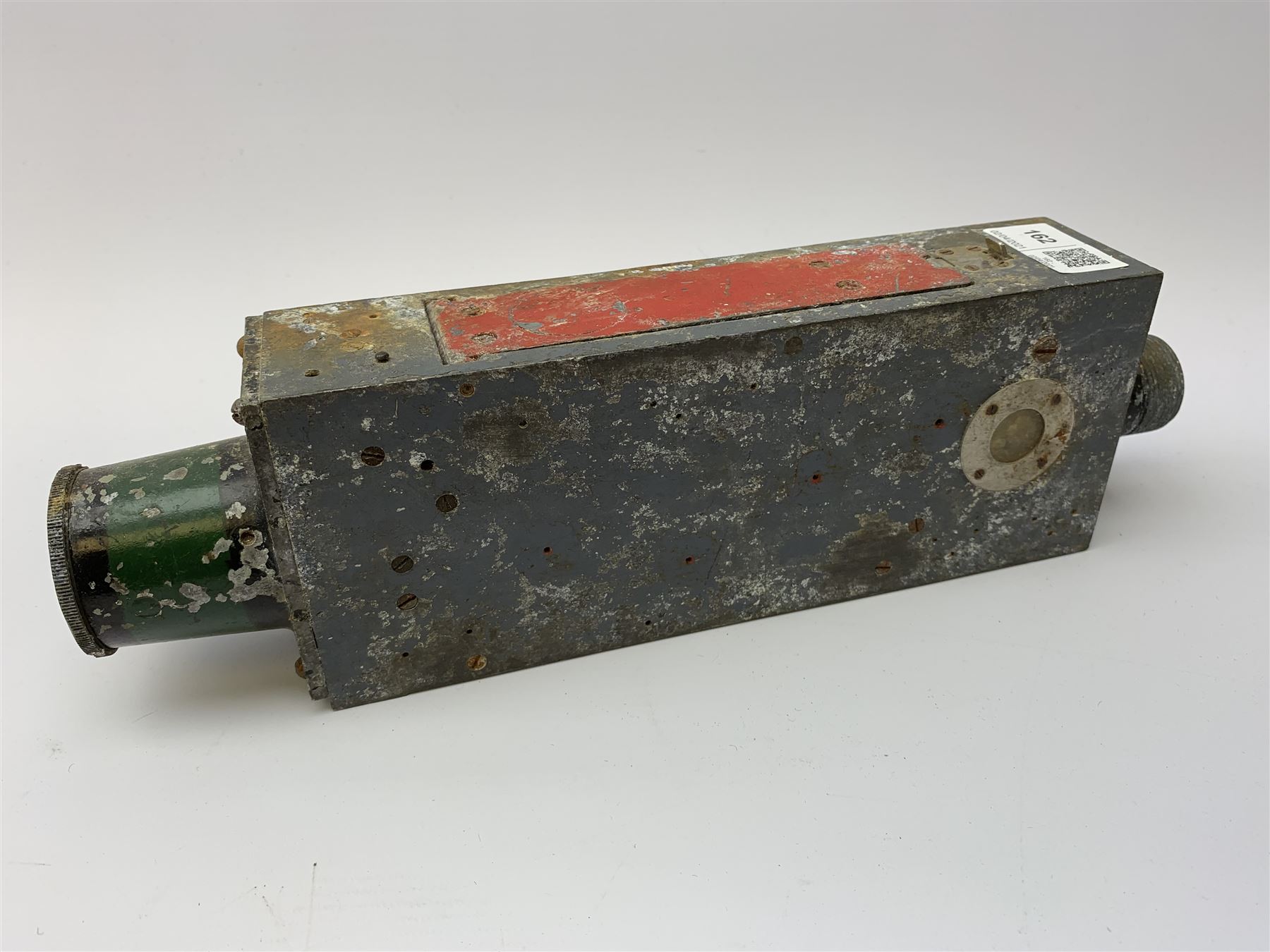 WW2 Air Ministry Williamson G45 short lens gun camera, as used by Spitfires, Hurricanes and Typhoons, ref.no. 14A/1390, serial no. 4369, containing magazine ref.no. 14A/1393, L31cm