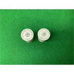 Midland Gun Company Birmingham & London 12-bore side-by-side box-lock non-ejector double barrel shotgun with 76cm damascus barrels, Prince of Wales style walnut stock with chequered grip and fore-end, top safety and engraved lock no.62160 L120cm overall; in scratch built baize lined wooden case. SHOTGUN CERTIFICATE REQUIRED.