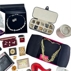 Silver stone set pendant necklace, costume jewellery, including beaded necklaces, brooches, pendants and other collectables