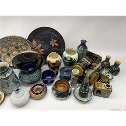 A group of assorted Studio Pottery, to include various Cornish Celtic Pottery, Wold pottery bowl, Micklegate pottery bowl, a small Troika style vase of cylindrical form, etc. 