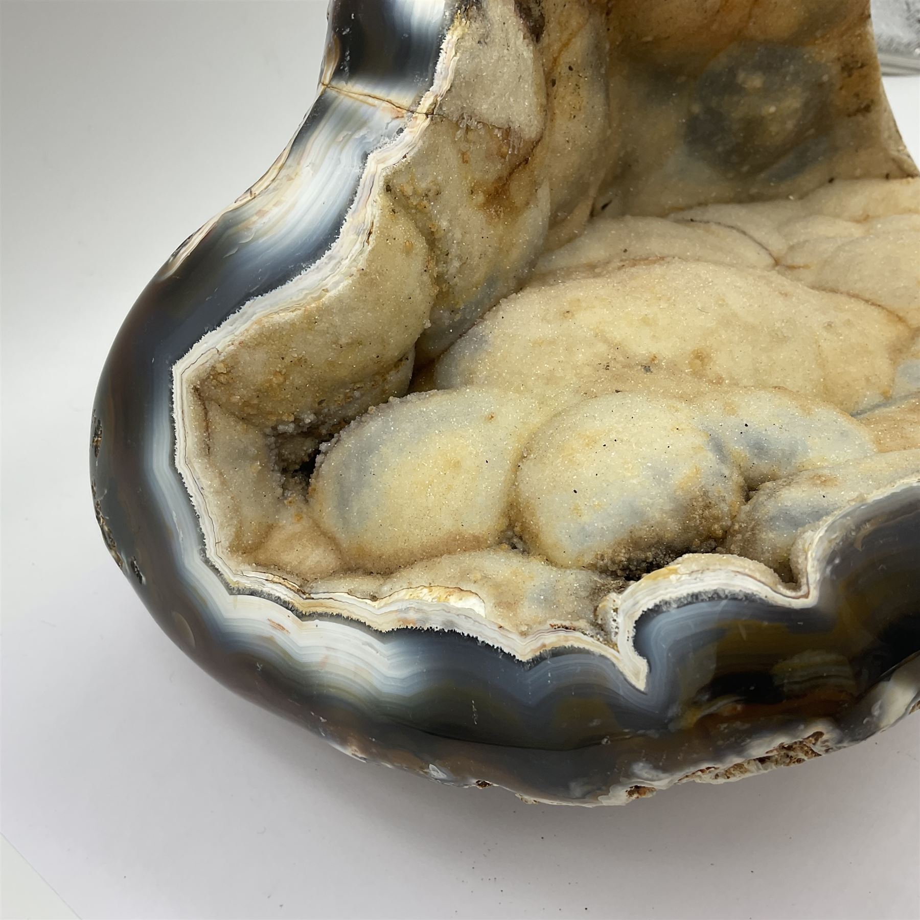 Large agate crystal geode cluster, in blue, brown and cream tones, H18cm