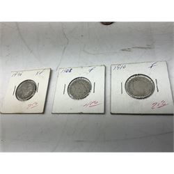 Mostly United States of America coinage, including 1828 one cent, buffalo nickels, various half dollar and dollar coins etc