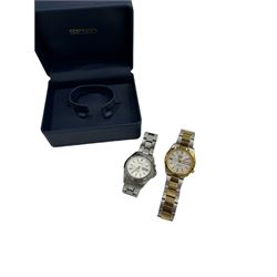 Two gentlemans automatic Seiko wristwatches, to include Seiko 5 with day date aperture and a Seiko Kinetic 50M, one with box