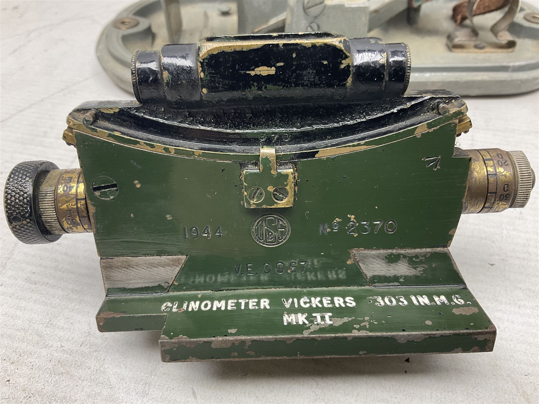 Cooke Troughton & Simms grey painted brass dumpy level in carrying case; and WW2 British .303 Vickers Machine Gun brass Clinometer, stamped 'V.E. 0067' serial No. 2370,  dated 1944 unboxed (2)