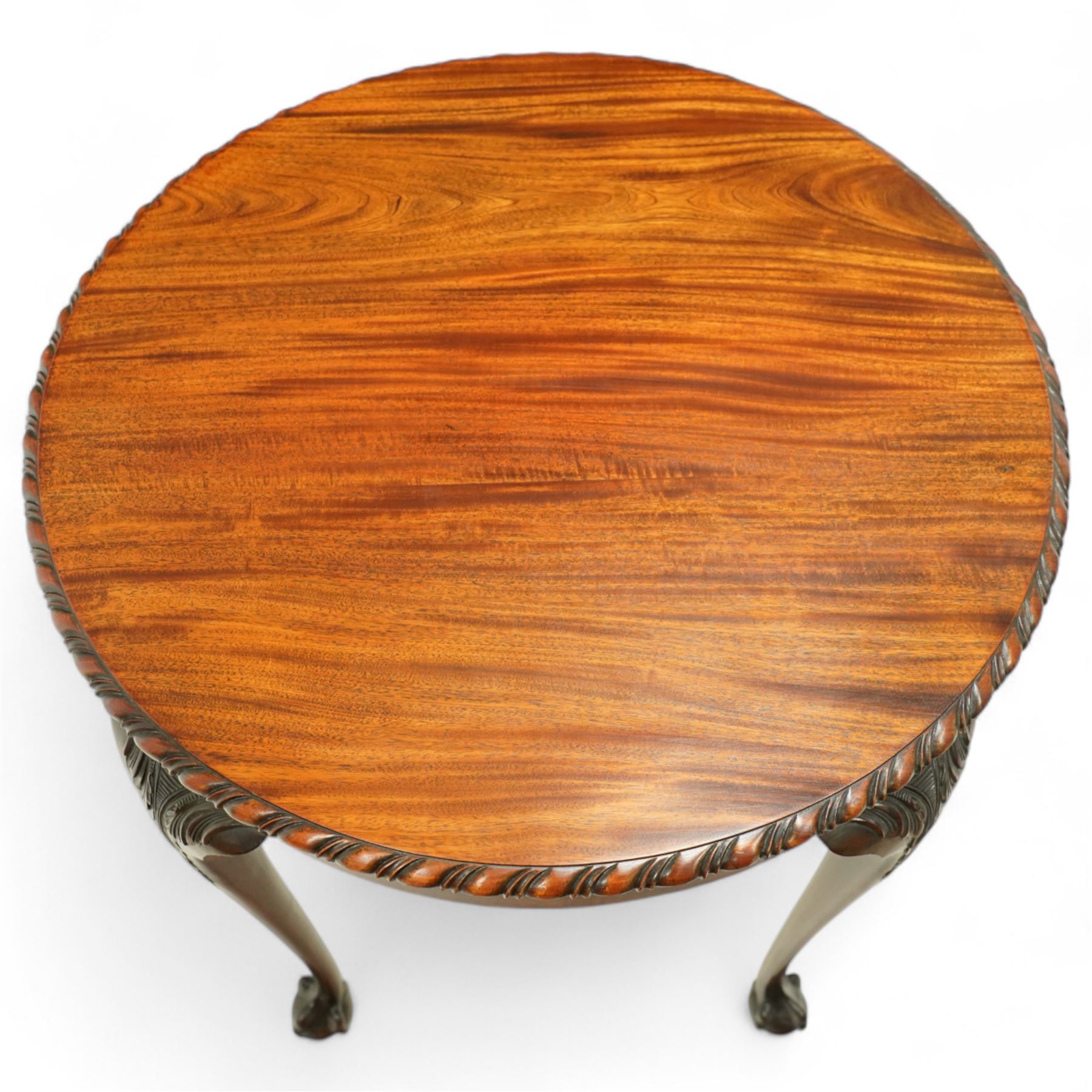 Early 20th century mahogany circular occasional table, moulded top with gadroon edge over carved cabriole legs with acanthus decoration to the knees, terminating in claw and ball feet