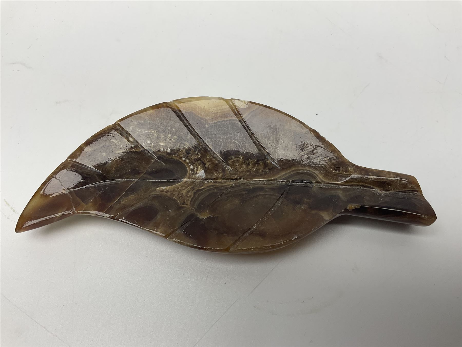 Hardstone dish in the form of a leaf, L10cm