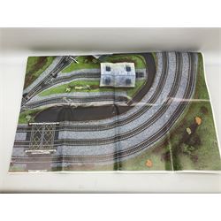 Hornby '00' gauge - Flying Scotsman boxed electric train set with No.4472 'Flying Scotsman' locomotive, three coaches and accessories