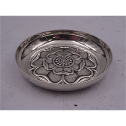 Small mid 20th century silver trinket dish, of circular form, the centre cast with a Yorkshire rose, hallmarked C J Vander Ltd, London 1968, D8cm, approximate weight 1.54 ozt (48 grams)