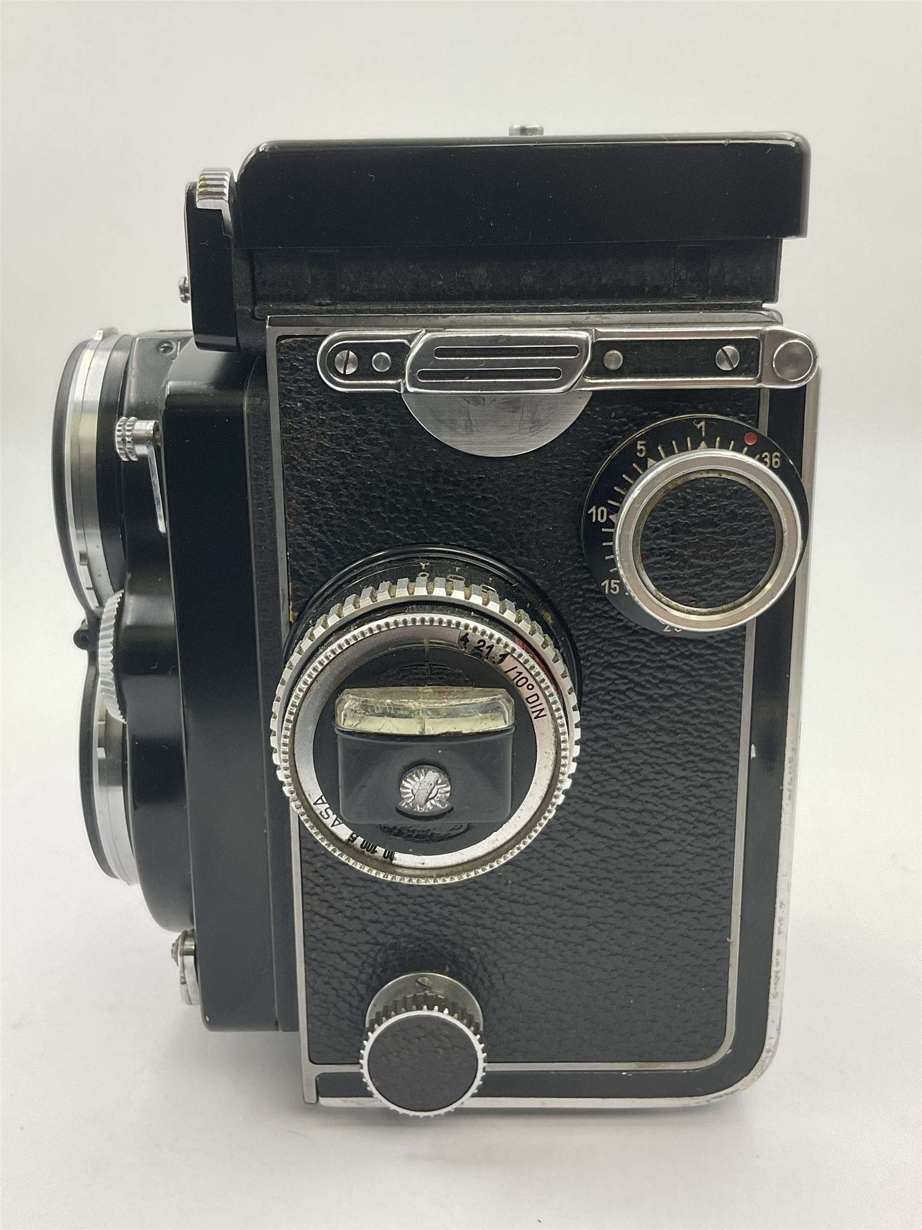 Rolleiflex Series E twin lens camera body, serial no. 1623867, with 'Planar 1.28 f-80mm' lens and 'Heidosmat 1:2.8/80' lens 