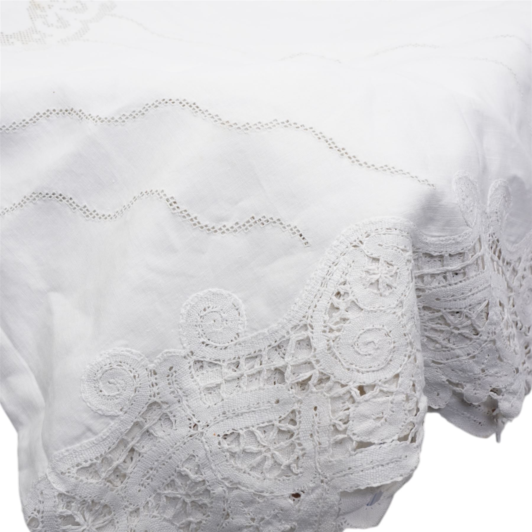 Quantity of damask table linen etc