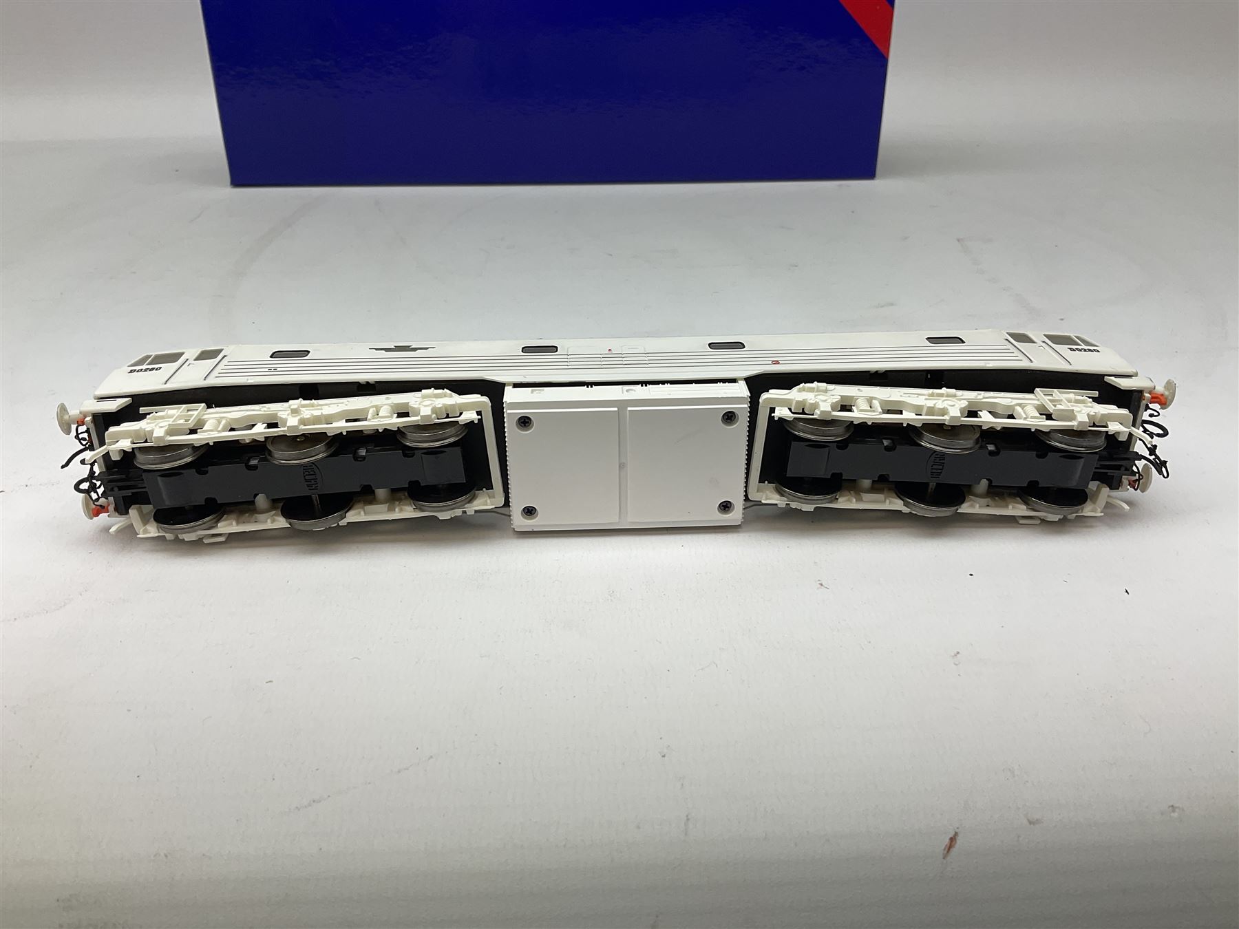 Heljan '00' gauge - BRCW 'Lion' locomotive no. D0260, limited edition of 4000 models 