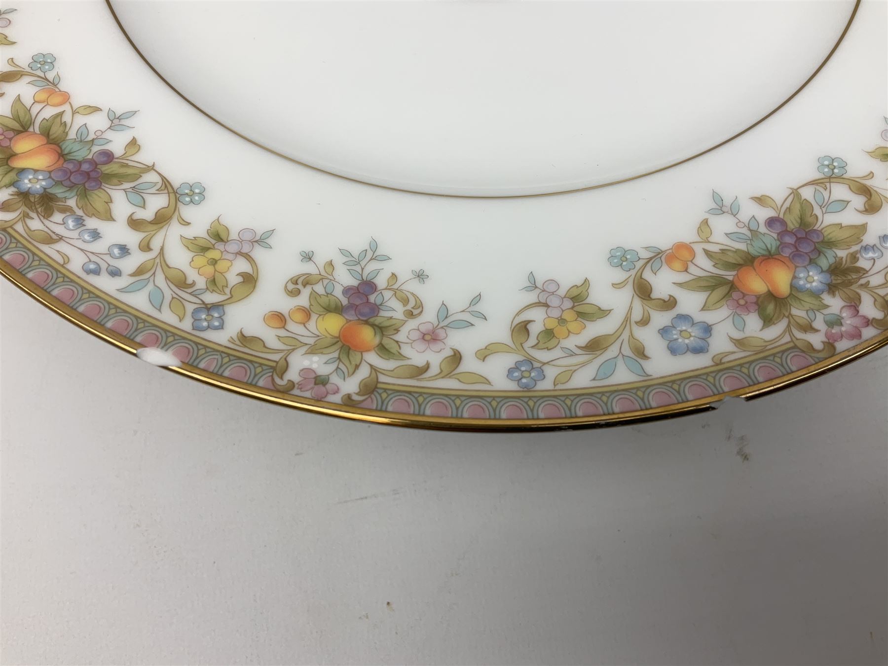 Noritake Ireland tea and dinner wears, comprising of teapot, milk jug, covered sucrier, seven teacups and saucers, seven dessert plates, six dinner plates, seven side plates, five bowls two serving dishes, one lidded tureen and a gravy boat and dish