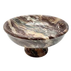 Pink veined marble bowl, of circular form, upon a spreading circular foot, D22cm H12cm