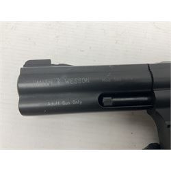 Umarex Smith and Wesson model 586-4 .177 air pistol serial no.S074938959 with circular 10-shot magazine L29cm  NB: AGE RESTRICTIONS APPLY TO THE PURCHASE OF AIR WEAPONS.