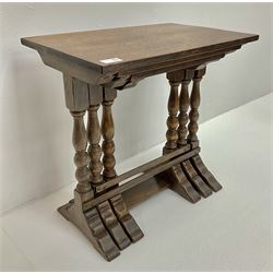 Early 20th century medium oak nest of three tables, baluster supports