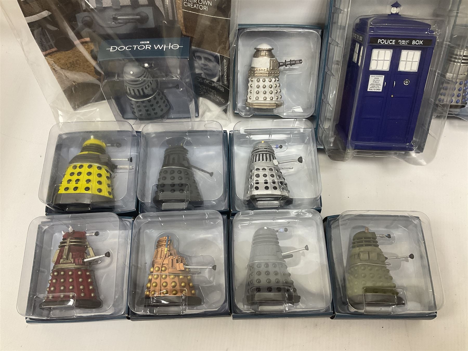 ‘Dr Who’ - Eaglemoss periodical Figurine Collection comprising twenty-seven figures of Tardis’ and Daleks, including Special Tardis 1 figure, two still with original magazine; all boxed, most with factory tie-downs 
