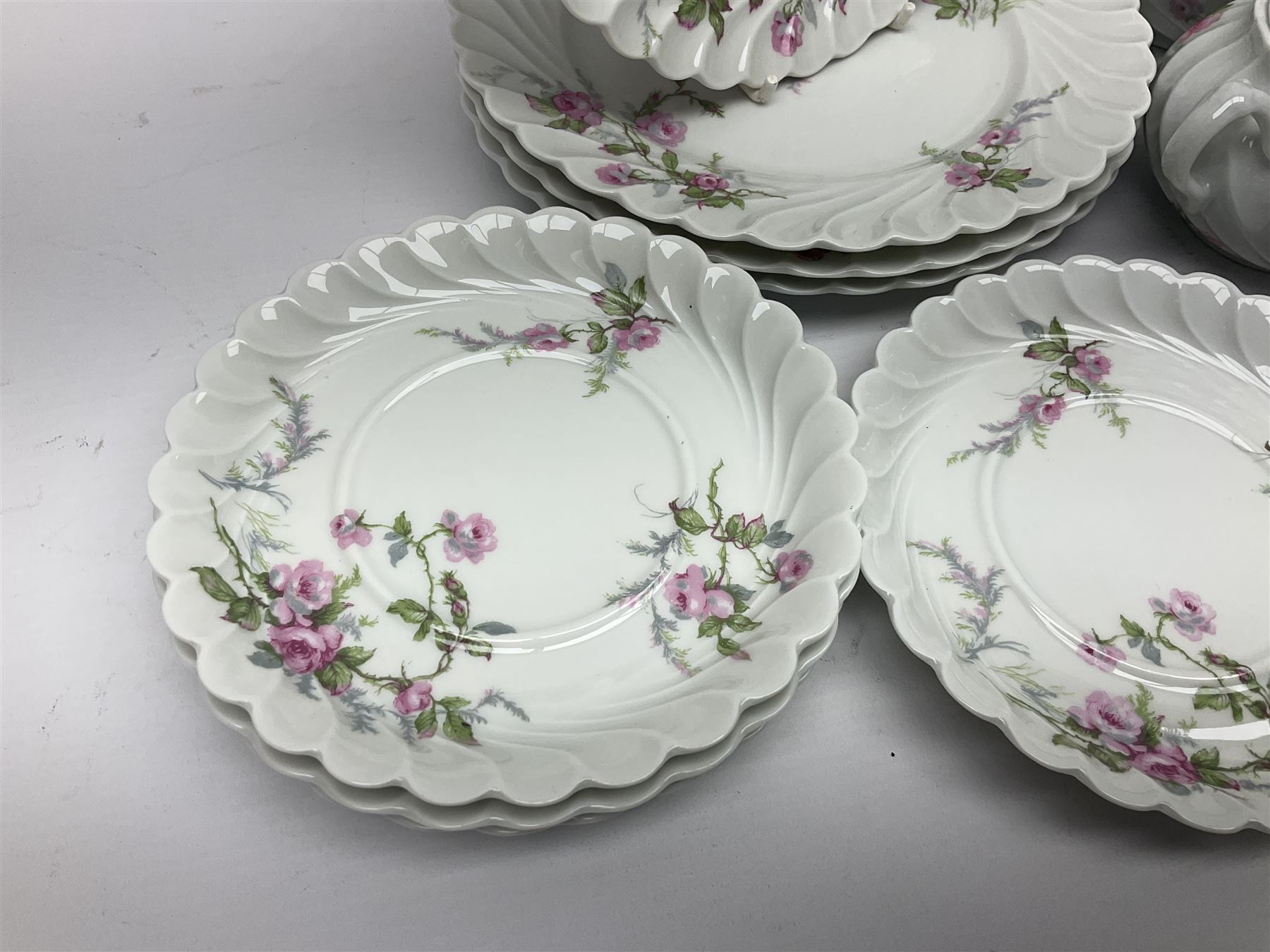 Limoges Haviland pattern coffee service for eight, comprising coffee pot, covered sucrier, milk jug, dessert plates, cups and saucers (27)