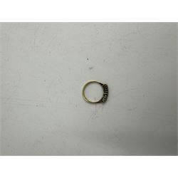 18ct gold five stone round brilliant cut diamond ring, Sheffield 1998 