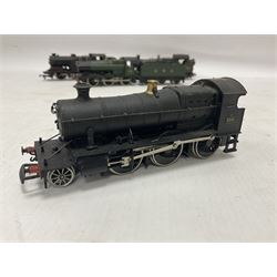 Mainline Railways ‘00’ gauge - Class J72 0-6-0T no.581 in LNER green; Class 43XX 2-6-0 no.2358 in GWR black; Class 2251 0-6-0 locomotive and tender no.3205 in GWR green; Class N2 0-6-2T no.4744 in LNER black; Class 56XX 0-6-2T locomotive; one plain 0-6-0 Tank locomotive (6) 