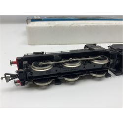 Airfix '00' gauge - Castle Class 4-6-0 locomotive 'Pendennis Castle' No.4069; Class 6P/7P Rebuilt Royal Scot 4-6-0 locomotive 'Royal Scot' No.46100; both boxed; Class 4F 0-6-0 locomotive No.4454 in associated box; another unboxed Class 4F 0-6-0 locomotive; and Class 14XX 0-4-2 tank locomotive No.1466 for spares or repair