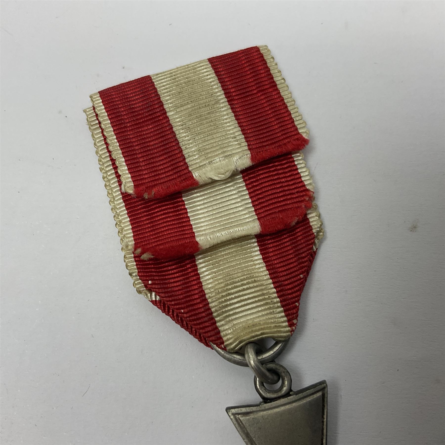 WWI Imperial German Hanseatic Cross for Hamburg; and Marine Corps 1914-18 Cross with four clasps for Durchbruchsschlacht, Ypern, Yser and Antwerpen; both with ribbons (2)