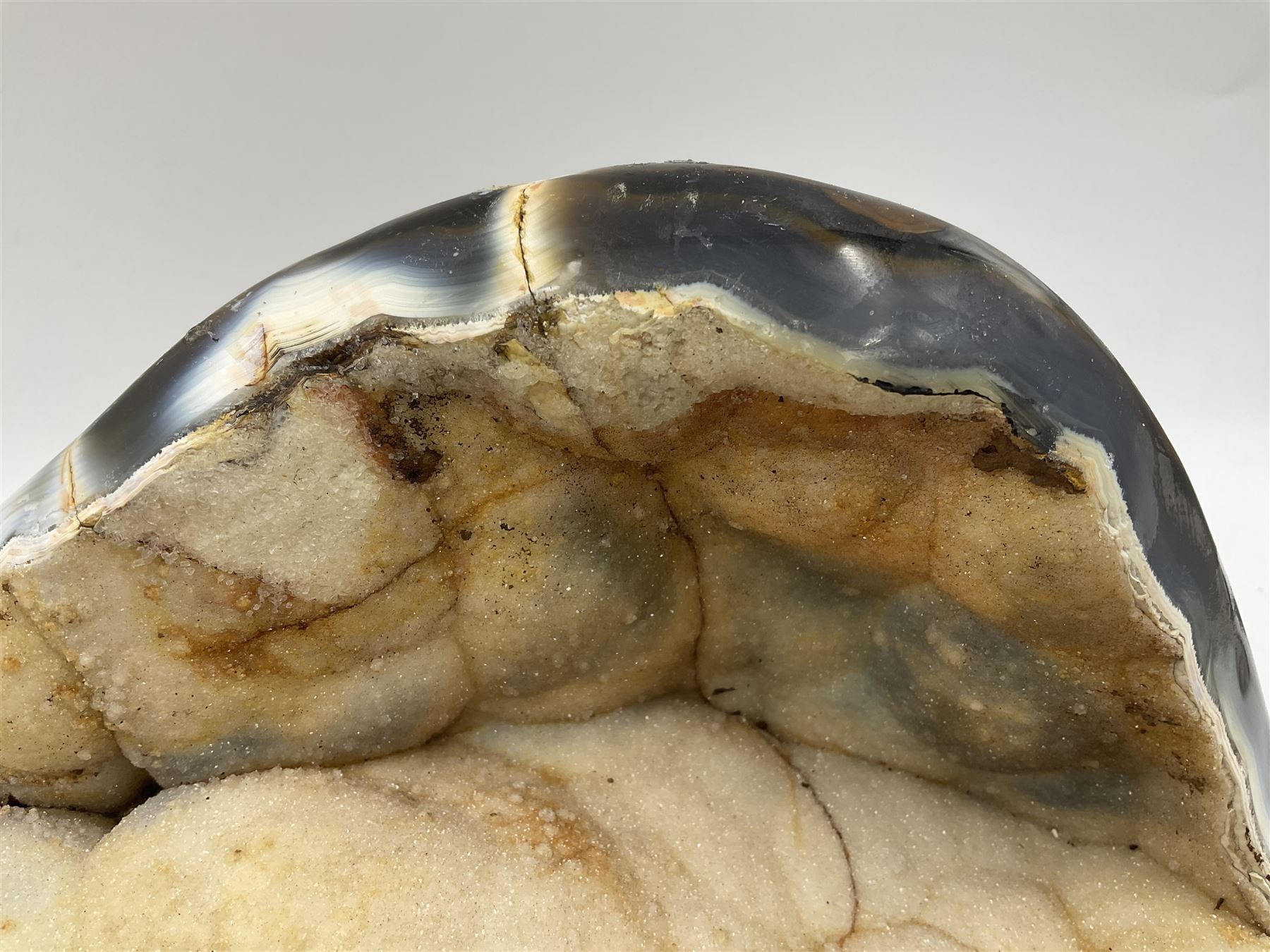 Large agate crystal geode cluster, in blue, brown and cream tones, H18cm