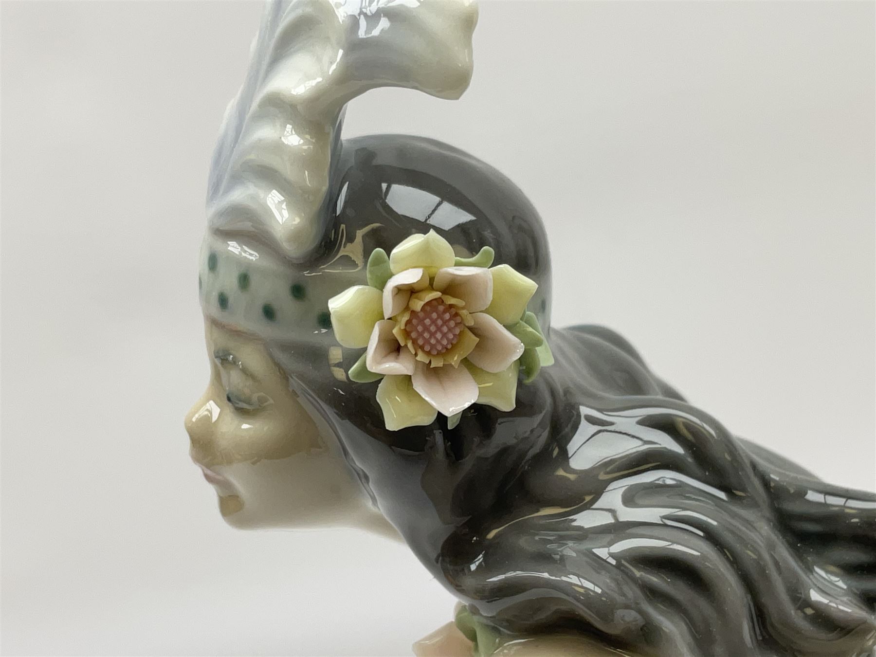 Two Lladro figures, comprising Momi no 1529 and Mahlia no 1531, both with original boxes, both year issued 1987, year retired 1989, largest example H29cm