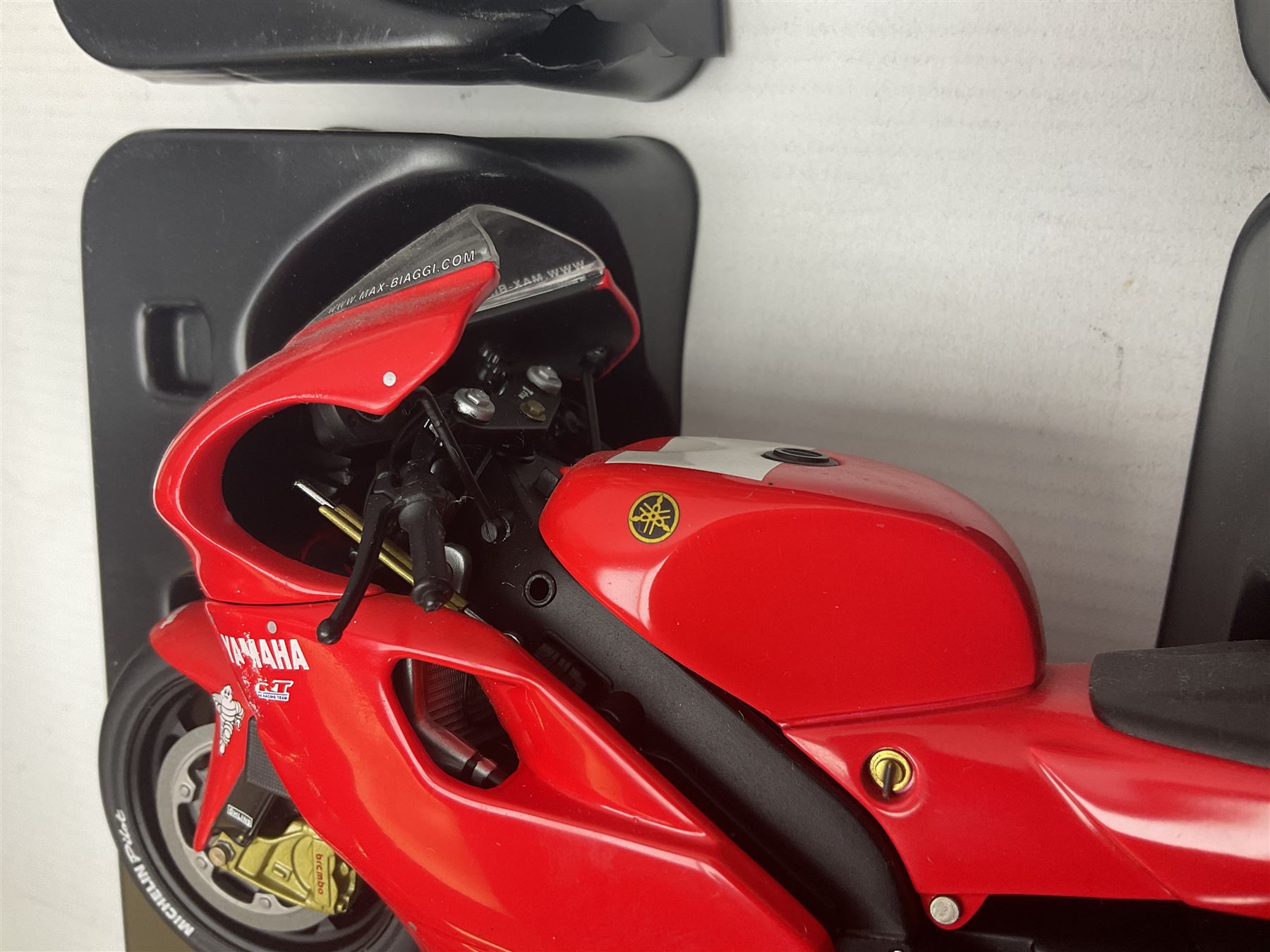 Three Minichamps 1:12 scale die-cast motorcycles - Yamaha YZR 500 Max Biaggi 2000; Yamaha YZR-M1 Colin Edwards Fiat Yamaha Team MotoGP 2007 GP Australia; and Yamaha YZR 500Team Yamaha Max Biaggi 500ccGP 2001; all boxed (3)