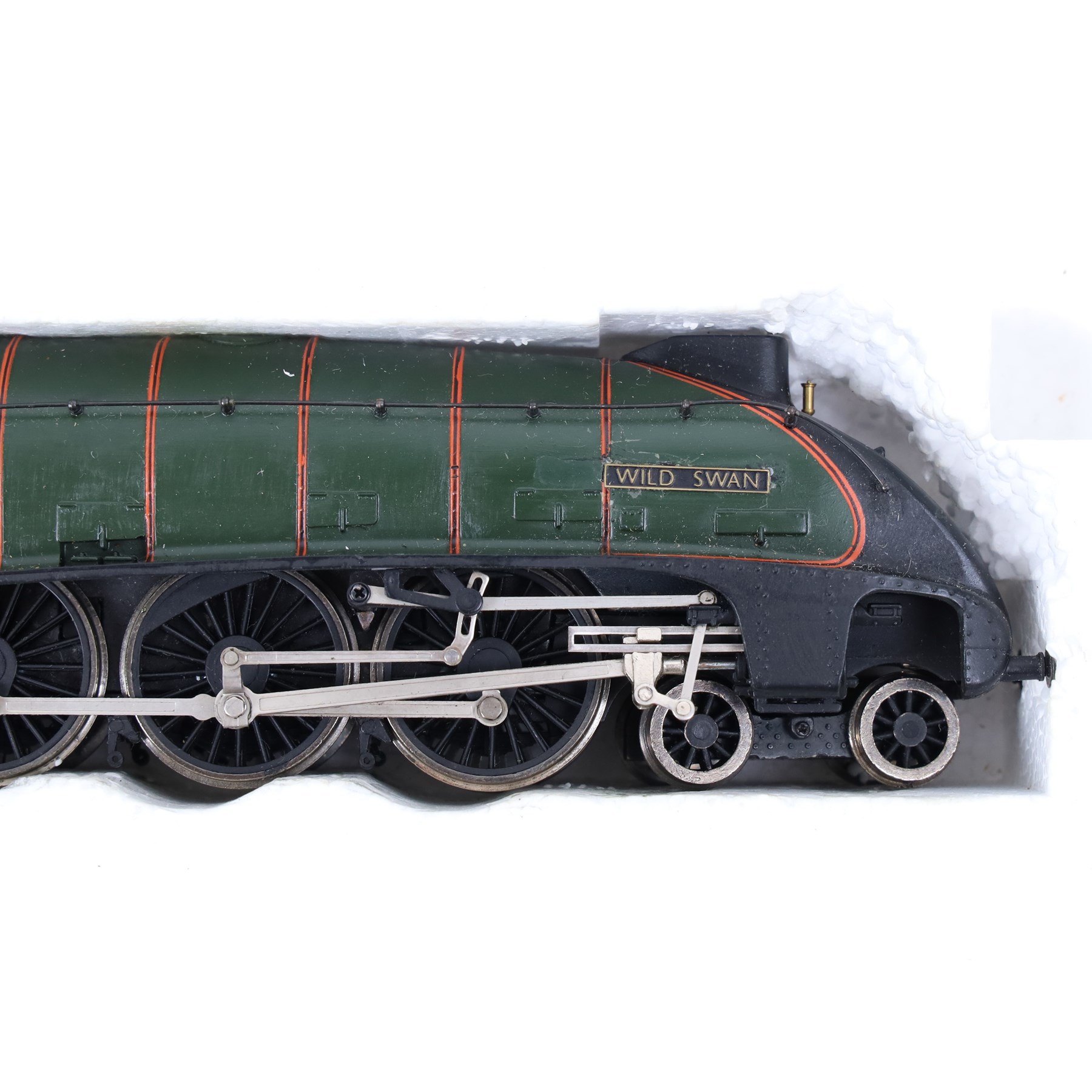 Limited edition 00 gauge Bachmann Class A4 4-6-2 locomotive and tender 'Wild Swan' no. 60021, Shed Code 34A Kings Cross, boxed