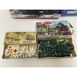 Nineteen assorted construction kits by Lego, Trix, Airfix, Tamiya, Paula, Steel Tec etc; all boxed (19)