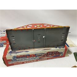 ‘0’ gauge - six boxed Hornby Hachette coaches comprising three Saloon Cars and three Dining Cars in original boxes; three loose ‘SNCF’ cars; three crossings, two Hornby/Meccano railway stations, one bridge and a water tank; two further Mettoy Railways ‘Railway Bridge’ in original boxes (17)