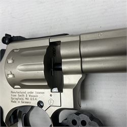 Smith and Wesson Model 686-8 .177 air pistol with satin finish, serial no.S0042397 with circular 10-shot magazine L37.5cm  NB: AGE RESTRICTIONS APPLY TO THE PURCHASE OF AIR WEAPONS.