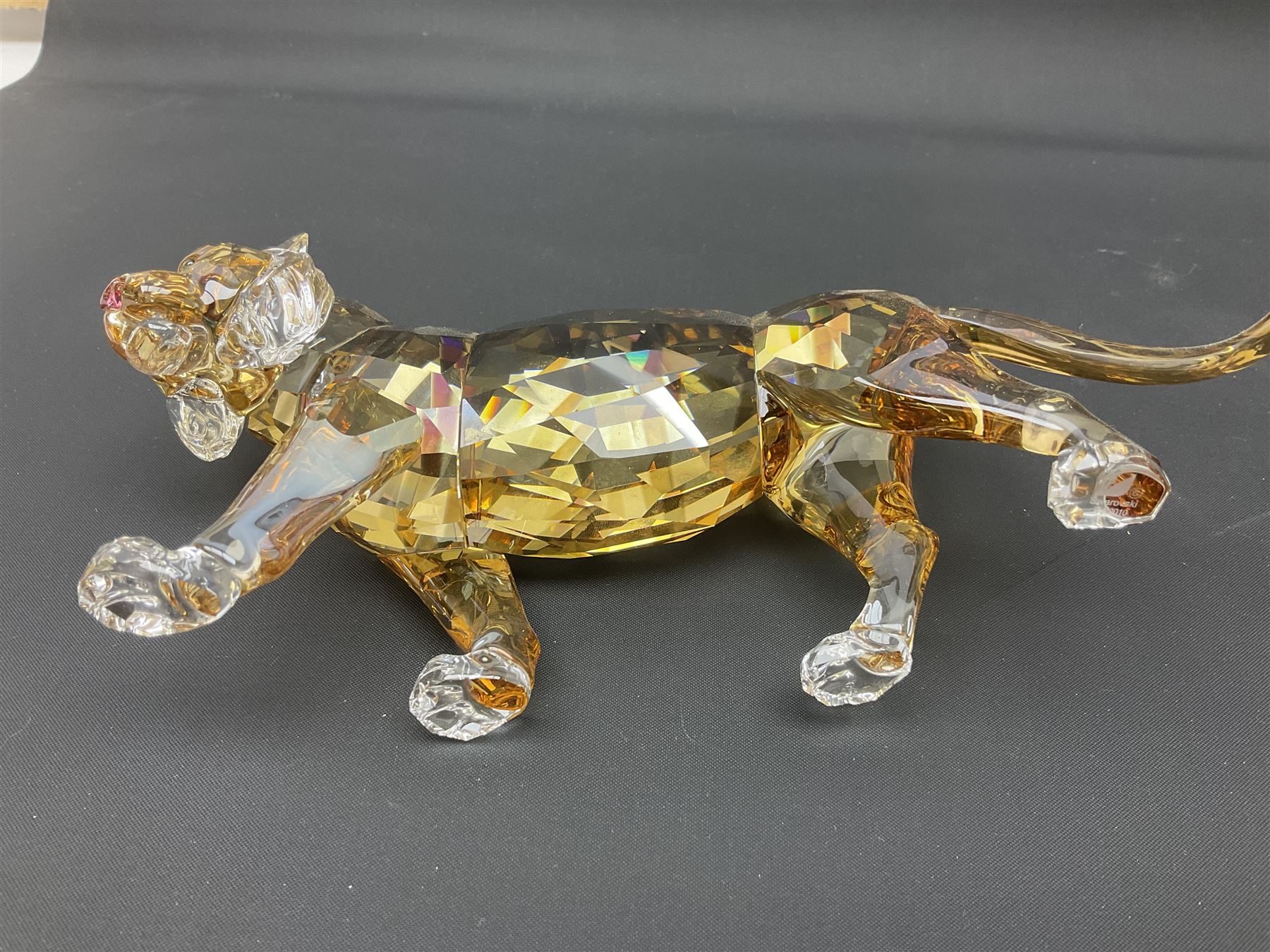 Swarovski Crystal tiger family, comprising adult and two cubs, adult H8.5cm 