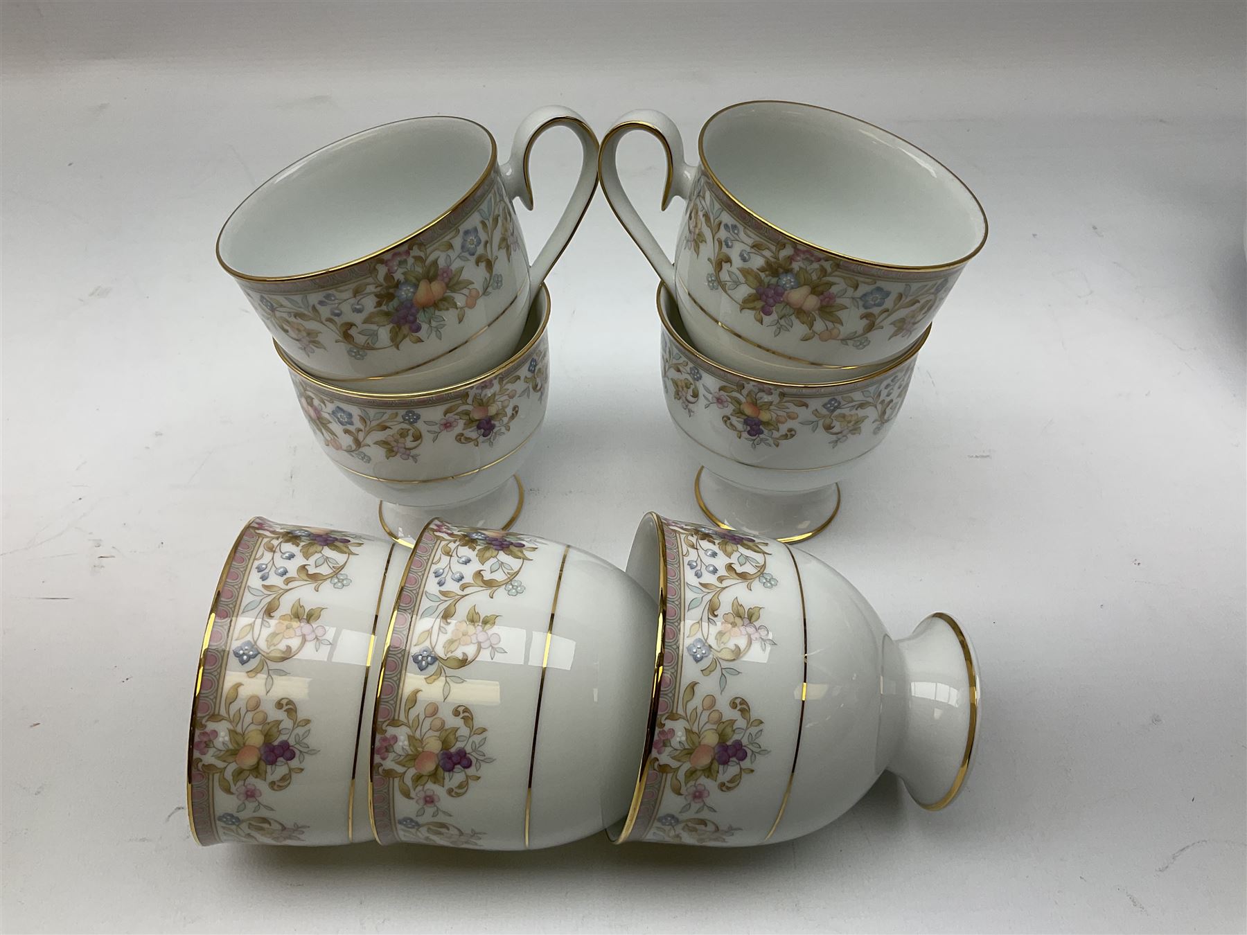 Noritake Ireland tea and dinner wears, comprising of teapot, milk jug, covered sucrier, seven teacups and saucers, seven dessert plates, six dinner plates, seven side plates, five bowls two serving dishes, one lidded tureen and a gravy boat and dish