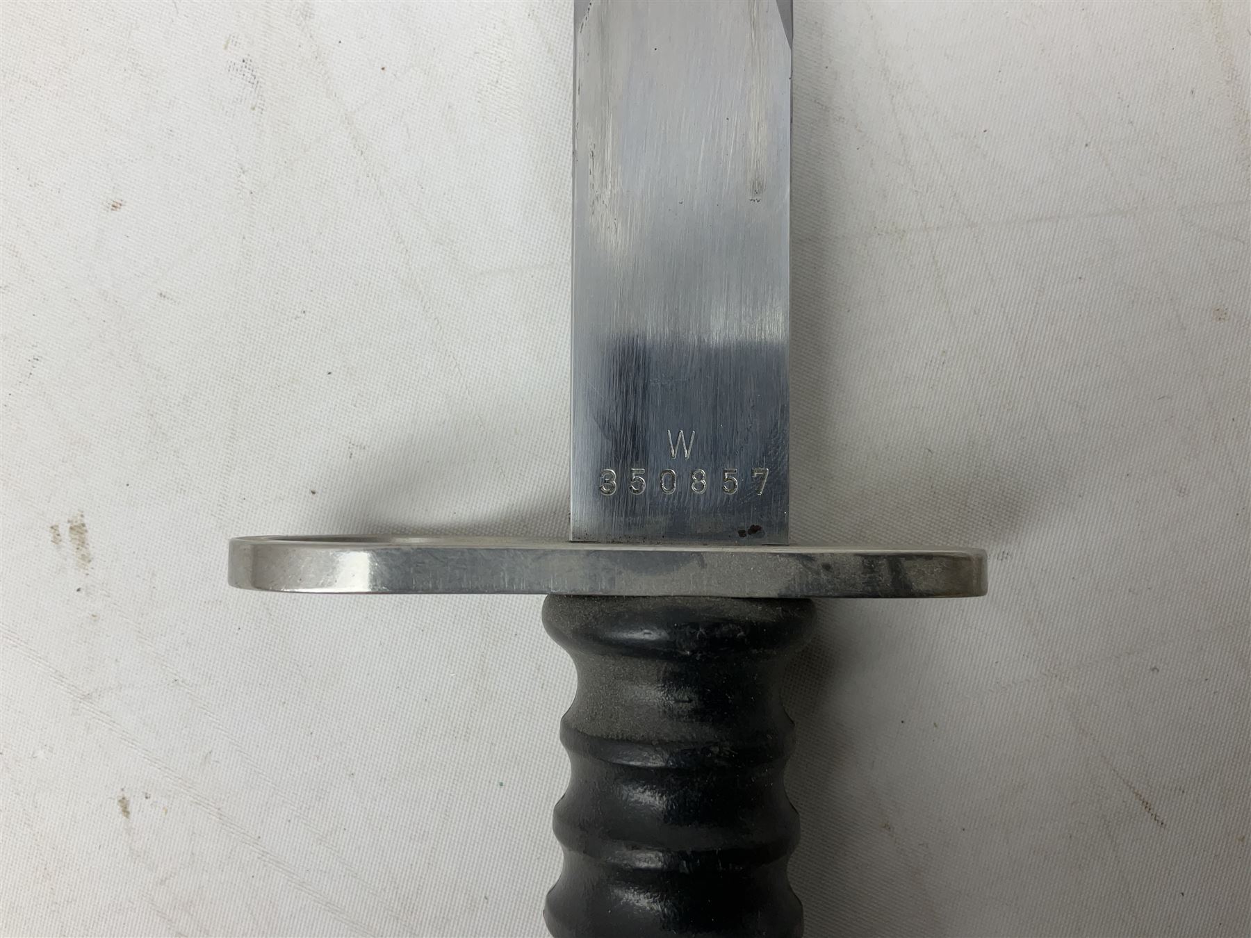 Swiss Model 1957 SIG rifle bayonet by Wenger with 23.5cm steel blade numbered 350857; in plastic scabbard with leather frog stamped GSCH 85 L38cm overall; and Egyptian Hakim rifle bayonet with the same script number to the grip and steel scabbard (2)