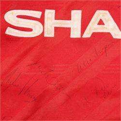 Manchester United 1986 signed football shirt, size large, signatures to include Bryan Robson, Norman Whiteside, Clayton Blackmore, Chris Turner, Mike Duxbury, Remi Moses, Jesper Olsen and others 