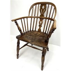 19th century elm low back Windsor armchair, turned supports 
