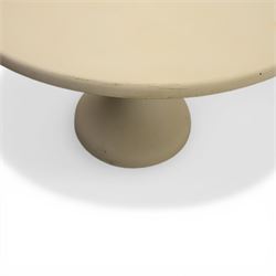 Mid 20th century tulip round white fiberglass table, tapered column base on a circular plinth