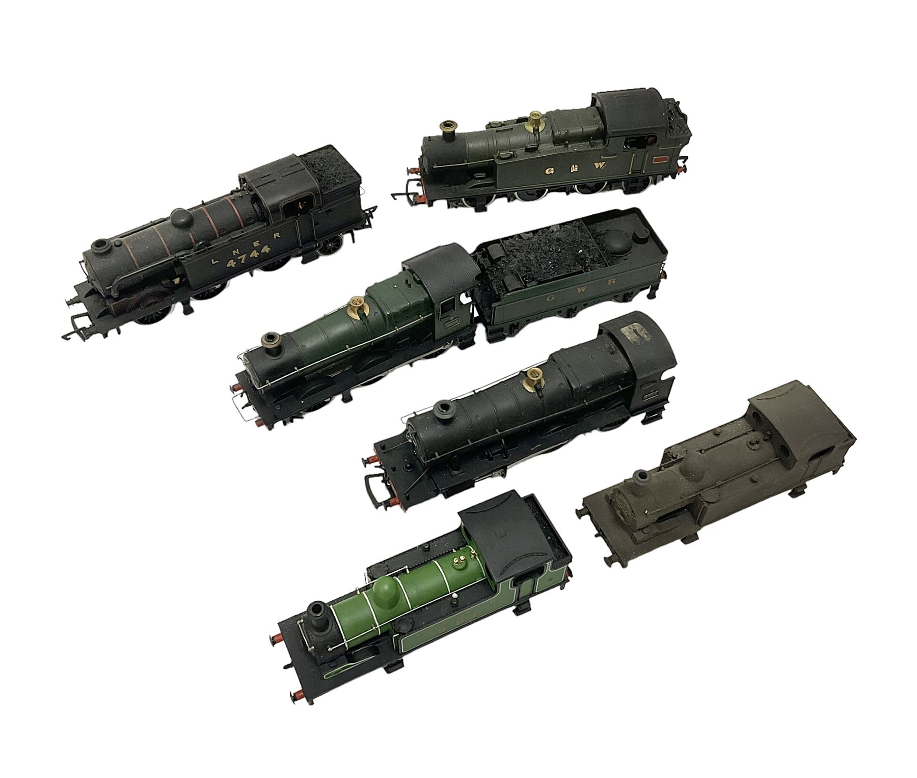 Mainline Railways ‘00’ gauge - Class J72 0-6-0T no.581 in LNER green; Class 43XX 2-6-0 no.2358 in GWR black; Class 2251 0-6-0 locomotive and tender no.3205 in GWR green; Class N2 0-6-2T no.4744 in LNER black; Class 56XX 0-6-2T locomotive; one plain 0-6-0 Tank locomotive (6) 