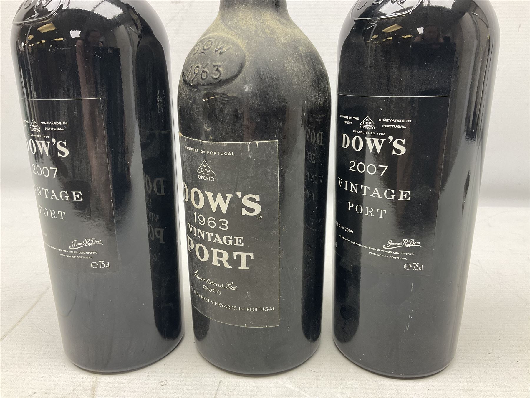 Dow's vintage port, comprising the years 1963 and two 2007, various contents and proof (3)
