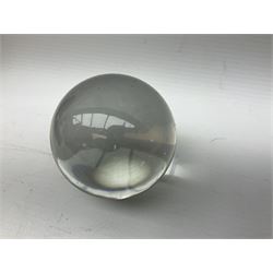 Victorian crystal ball, in a fitted case, D8cm