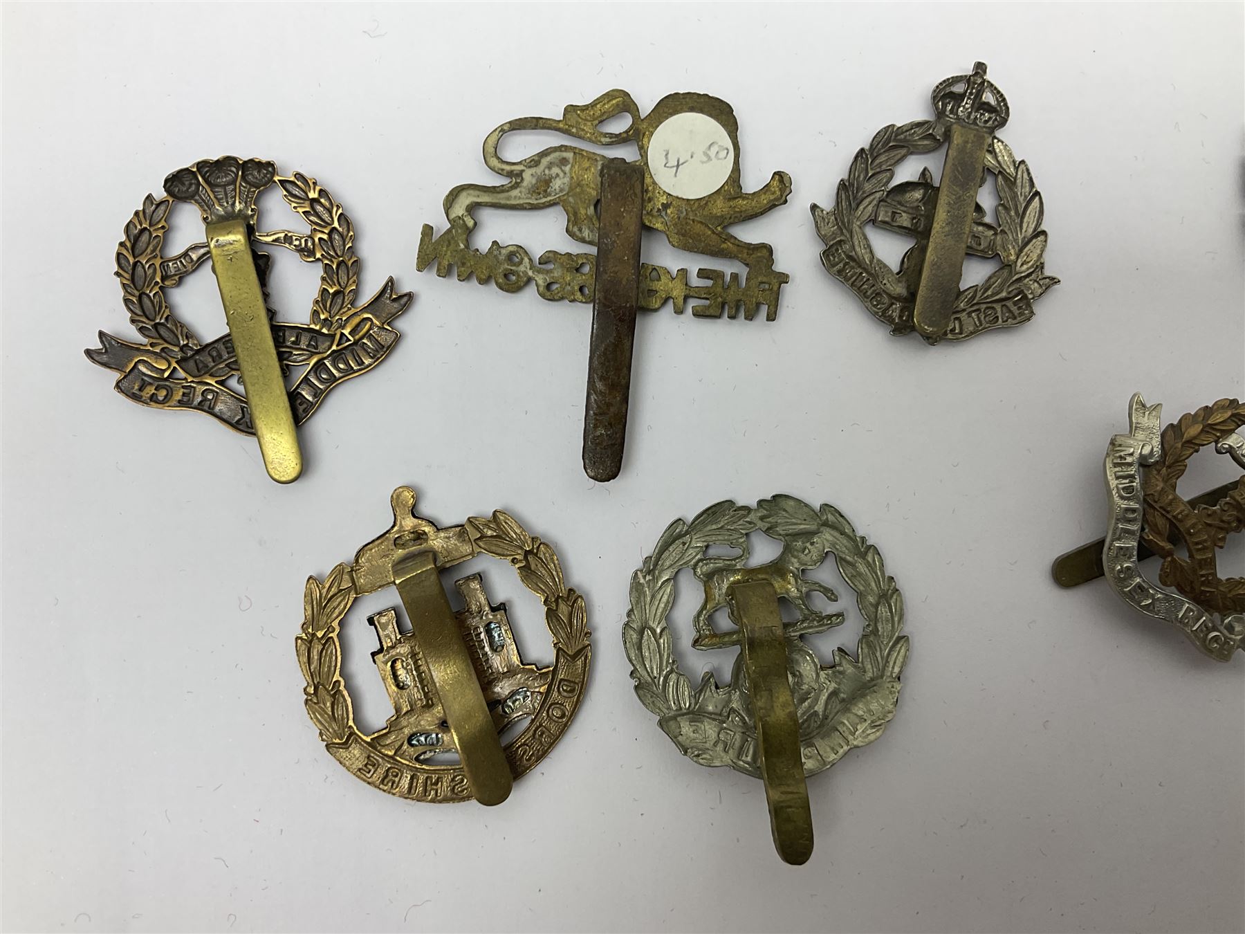 Seventeen regimental cap badges including Dorsetshire, Worcestershire, Staffordshire, Lancashire, Manchester, Middlesex, Berkshire, Bedfordshire etc (17)