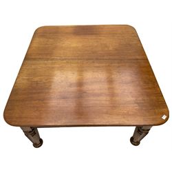 Victorian mahogany dining table, the rectangular top with rounded corners, on turned and lobed supports, brass and ceramic castors (no leaves)