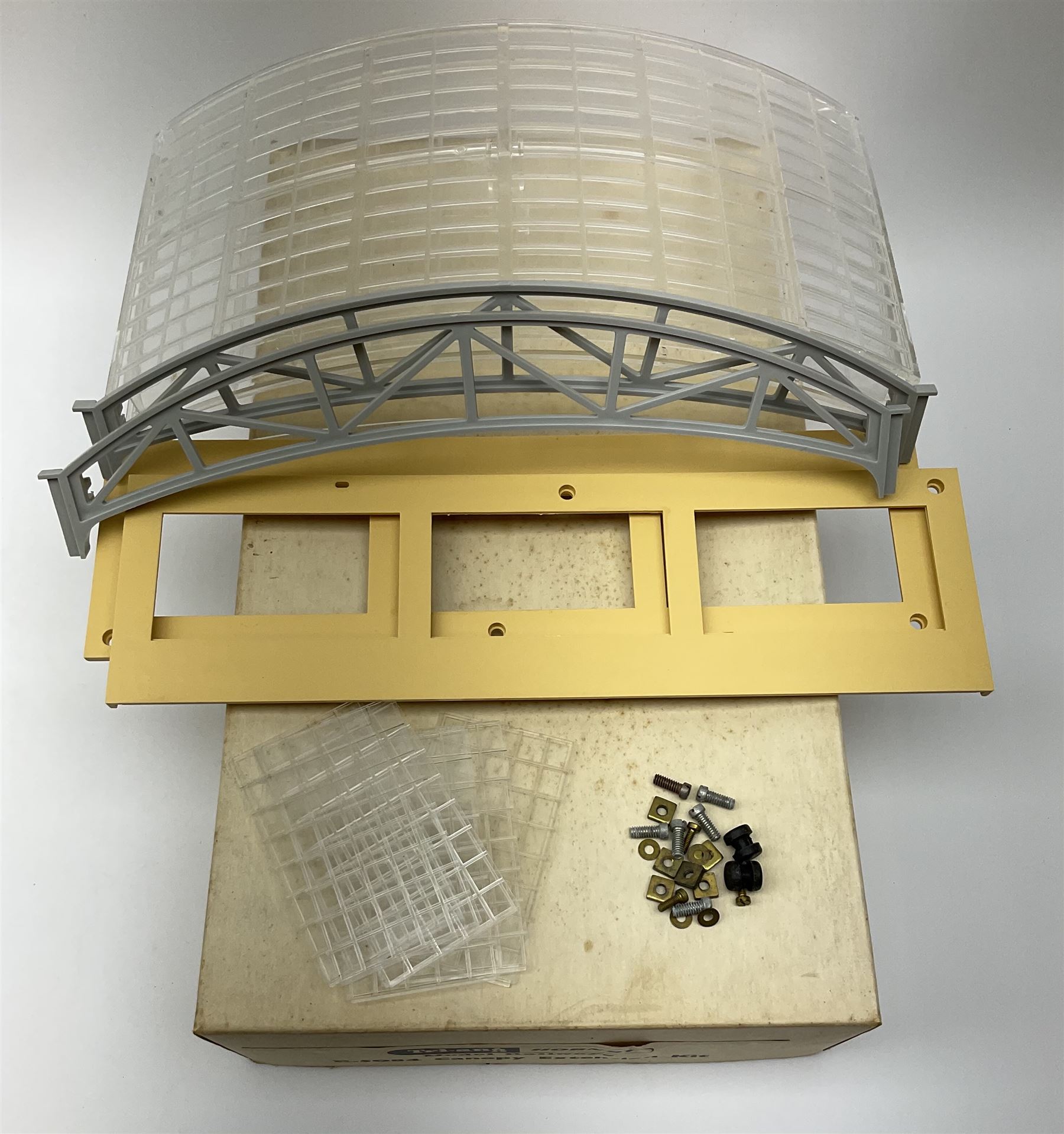 Tri-ang Hornby - set No.5084 Canopy Extension Kit, in plain box with label to each end